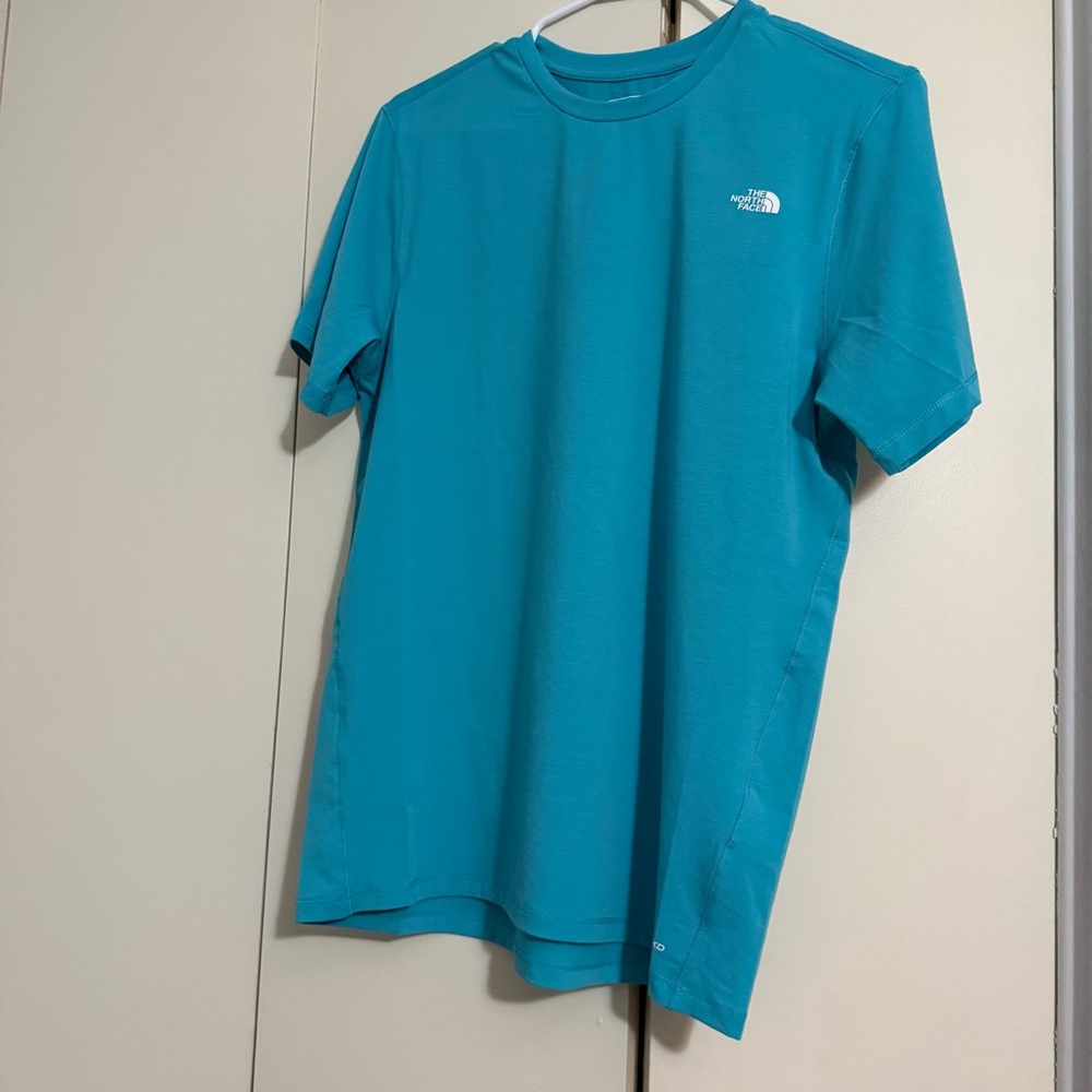 New Men's North Face adventure Tee Galactic Blue small shirt sleeve flash dry.